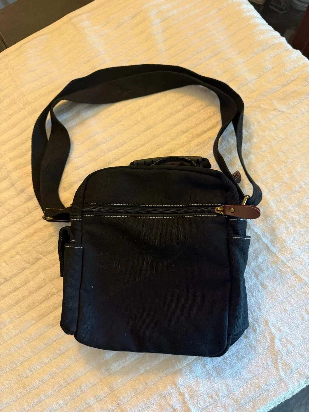 Unisex Black Crossbody Shoulder Bag - Classic Casual Carry